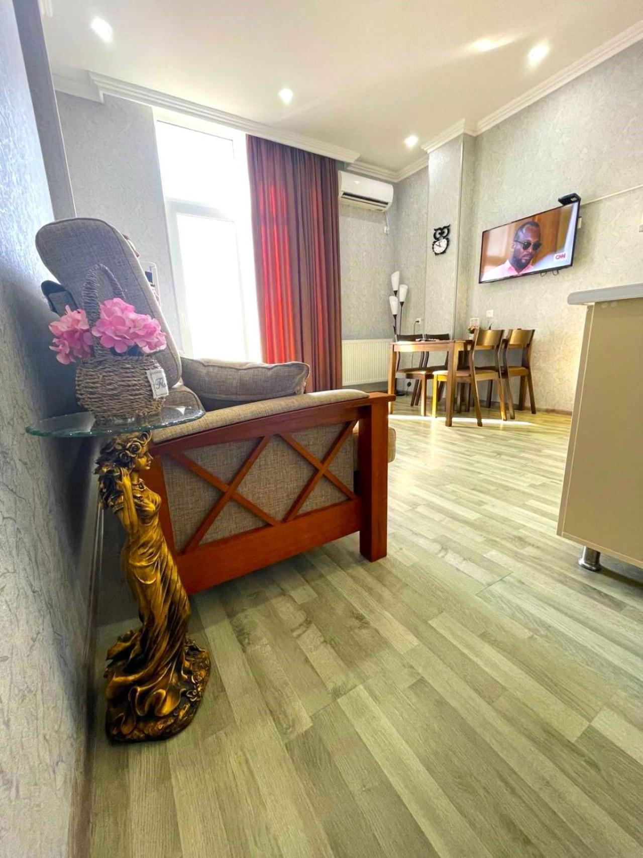 Kate'S Cozy Apartment Кутаиси Екстериор снимка