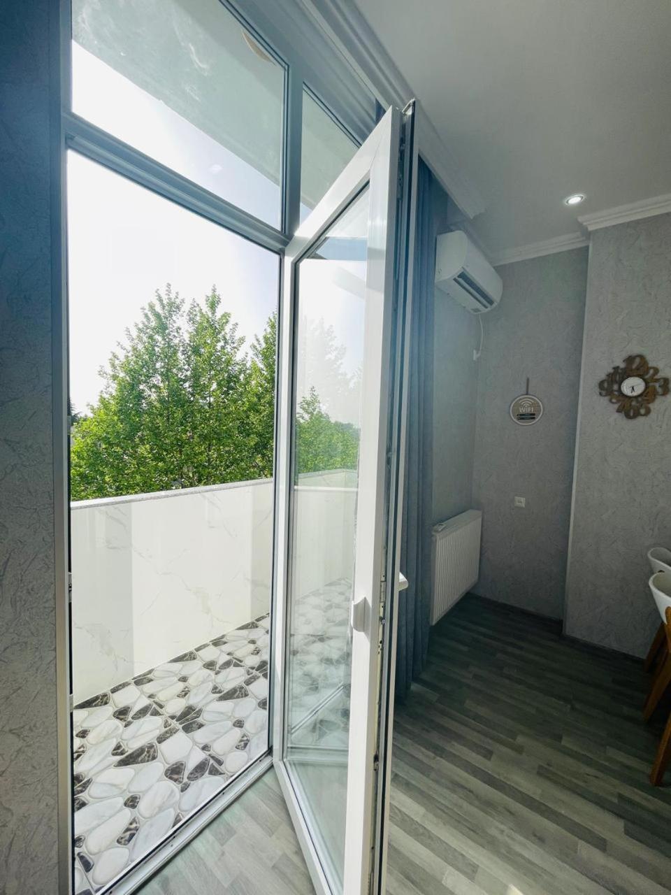Kate'S Cozy Apartment Кутаиси Екстериор снимка